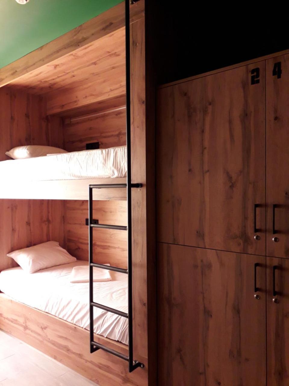 Full House Capsule Hostel Rivne Eksteriør billede Bunk beds in a hostel