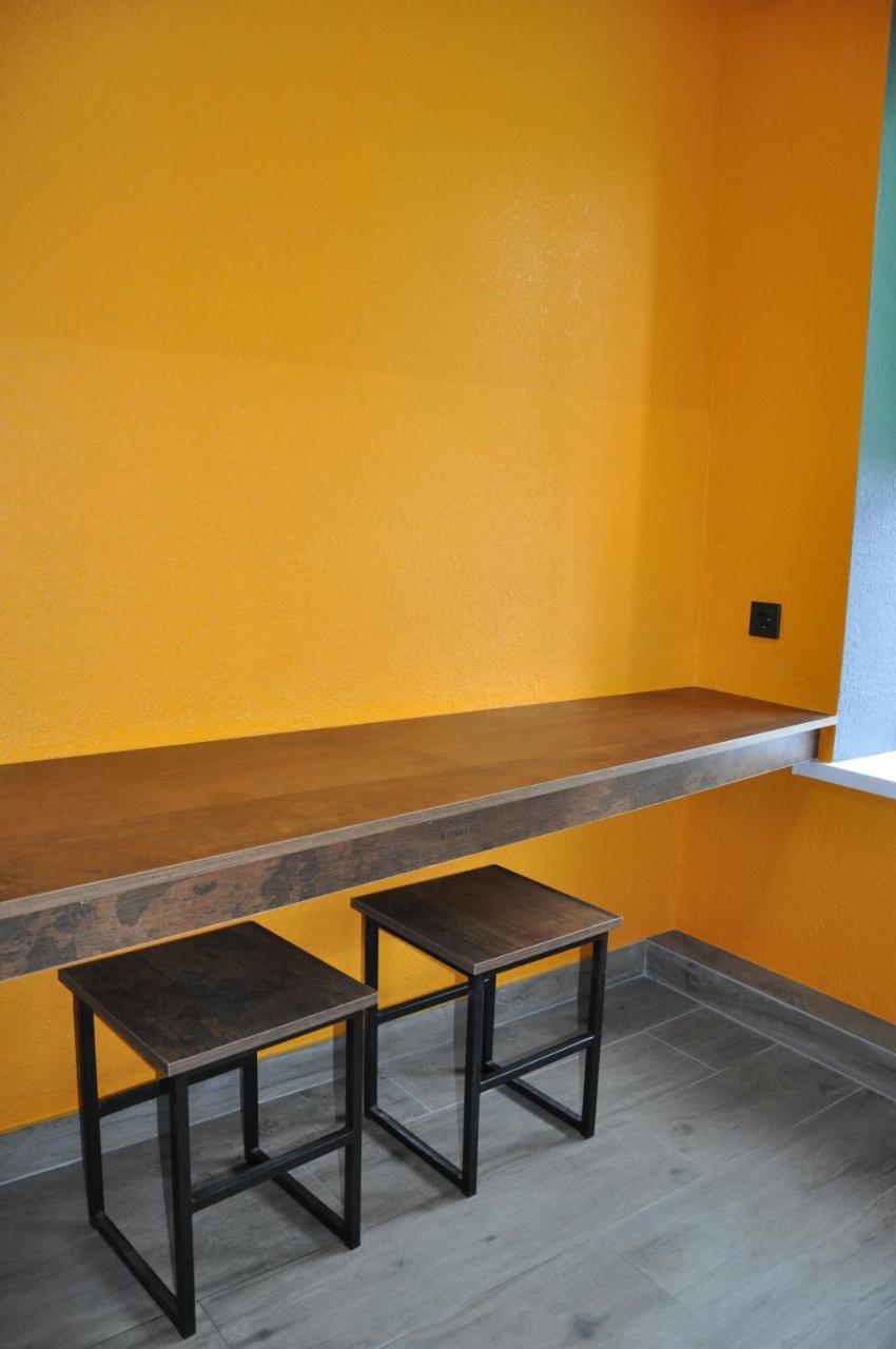 Full House Capsule Hostel Rivne Eksteriør billede A concrete countertop