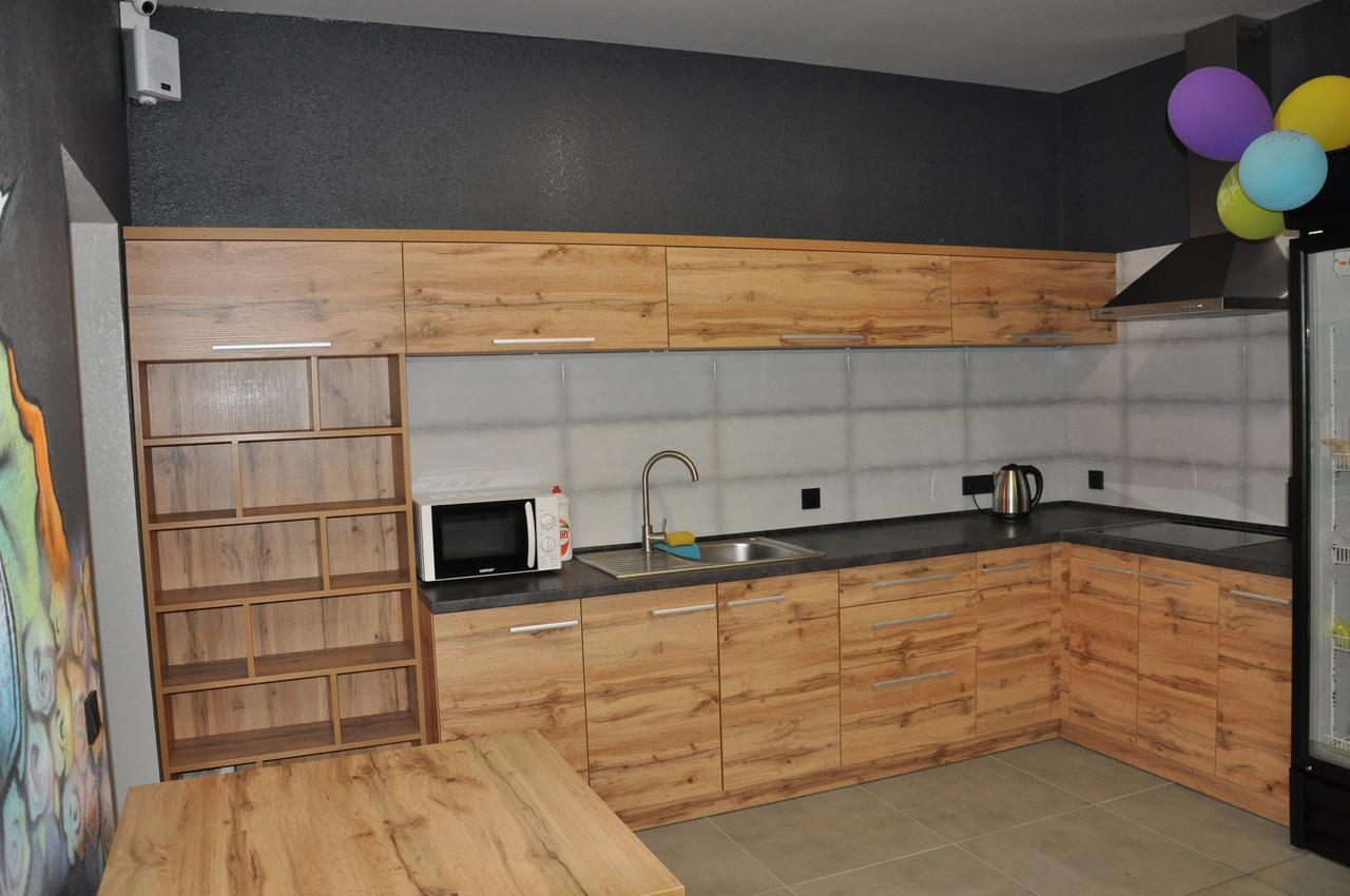 Full House Capsule Hostel Rivne Eksteriør billede A kitchen designed in Blender