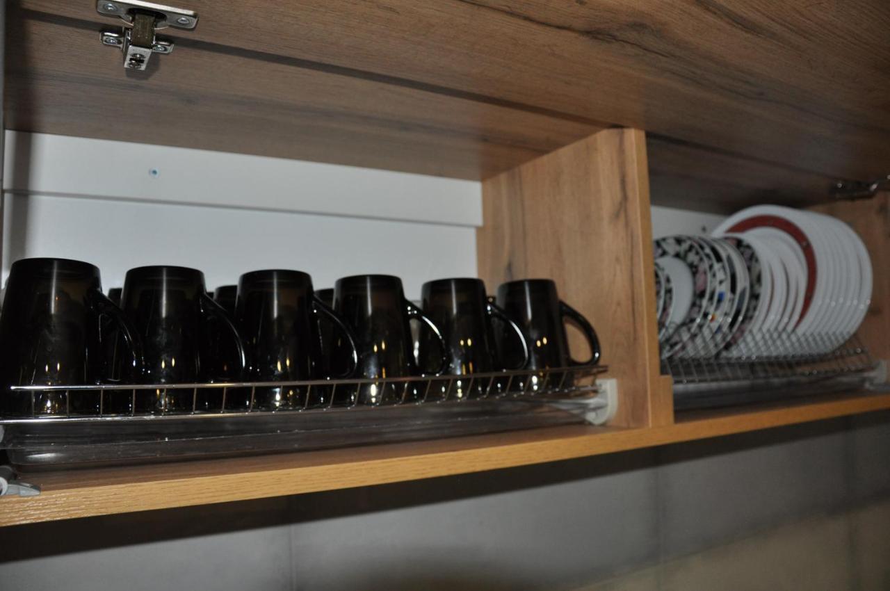 Full House Capsule Hostel Rivne Eksteriør billede A typical kitchen cabinet