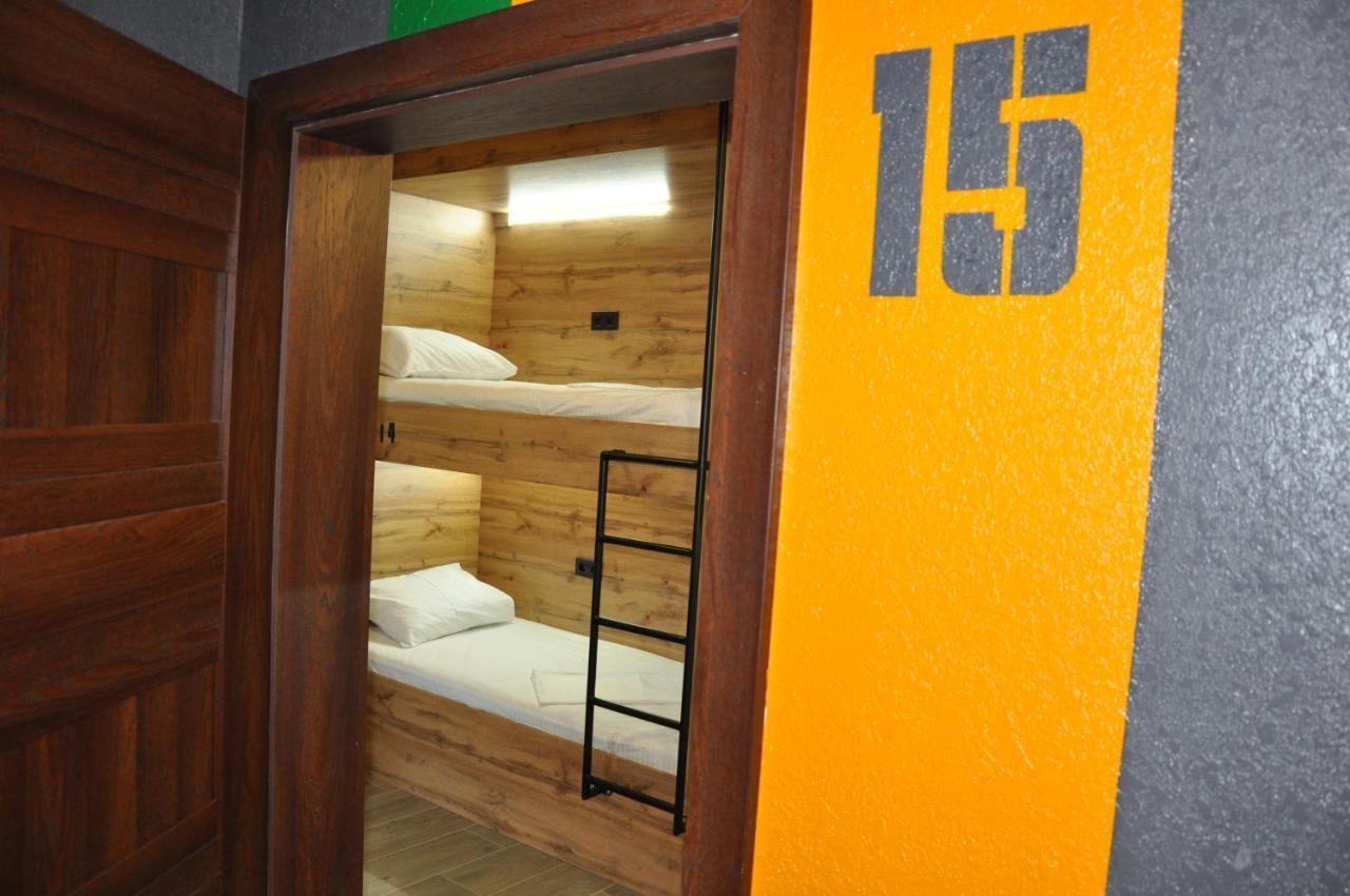 Full House Capsule Hostel Rivne Eksteriør billede A typical room at the hostel